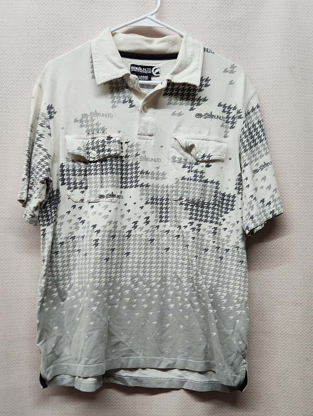 Ecko Unlimited Men’s Short-Sleeve Polo Shirt in Off-White and Gray Houndstooth